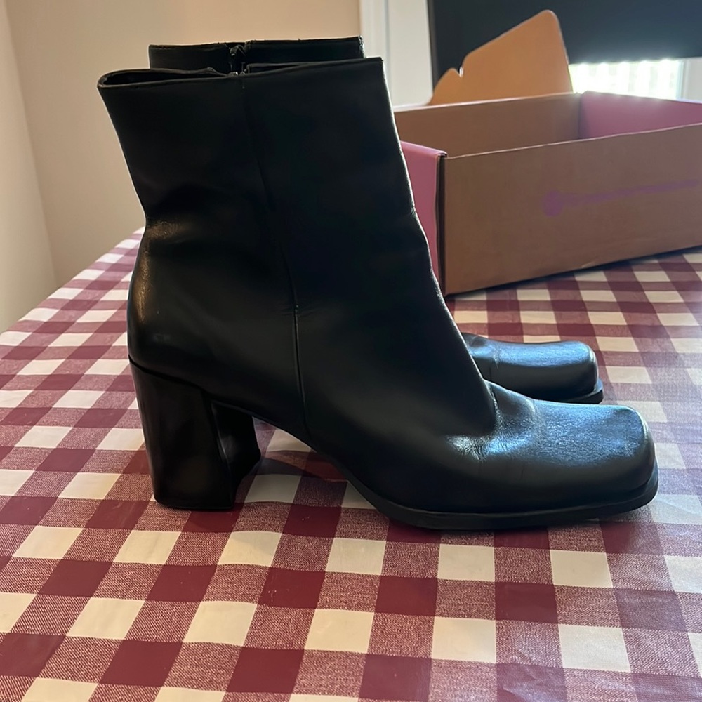Lether boot black